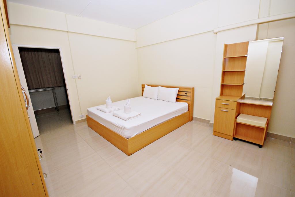 Cozy Loft Hostel Pattaya Exterior photo