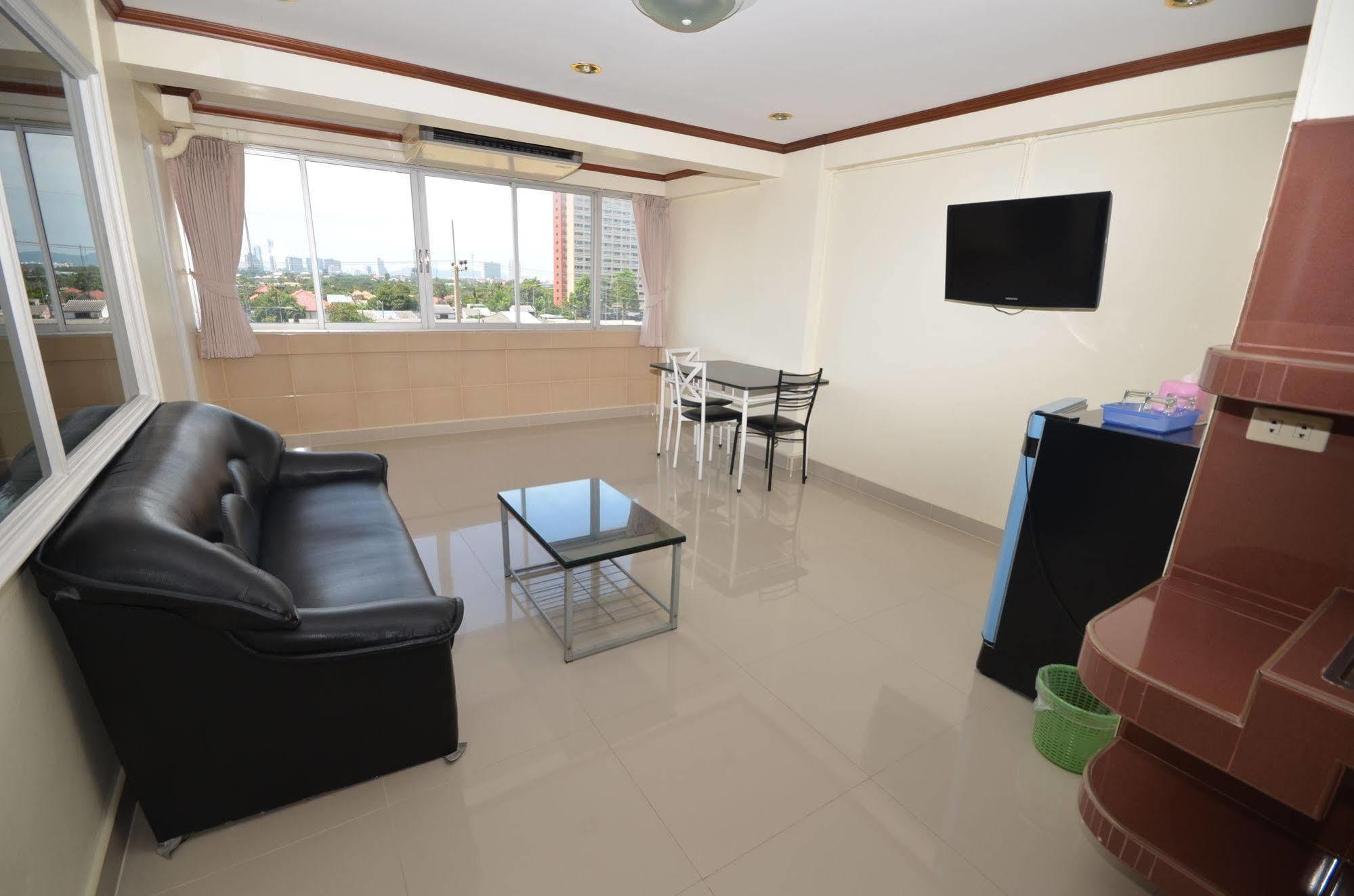 Cozy Loft Hostel Pattaya Exterior photo